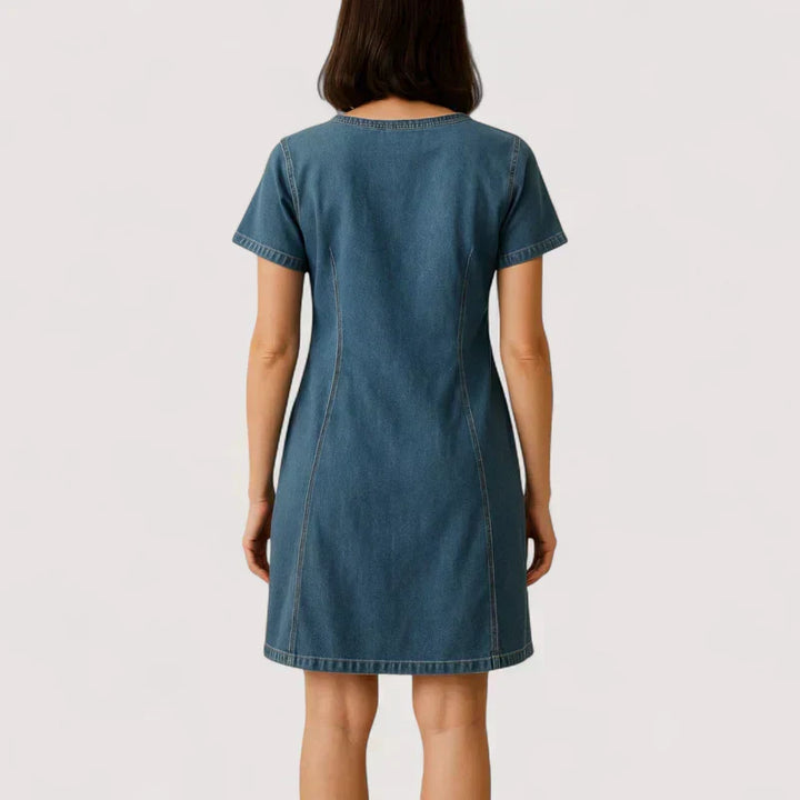 Stylisches dunkelblaues Damen Sommerkleid mit lockerem Schnitt. Bequemes Alltagskleid mit Kurzarm und weichem Stoff.
