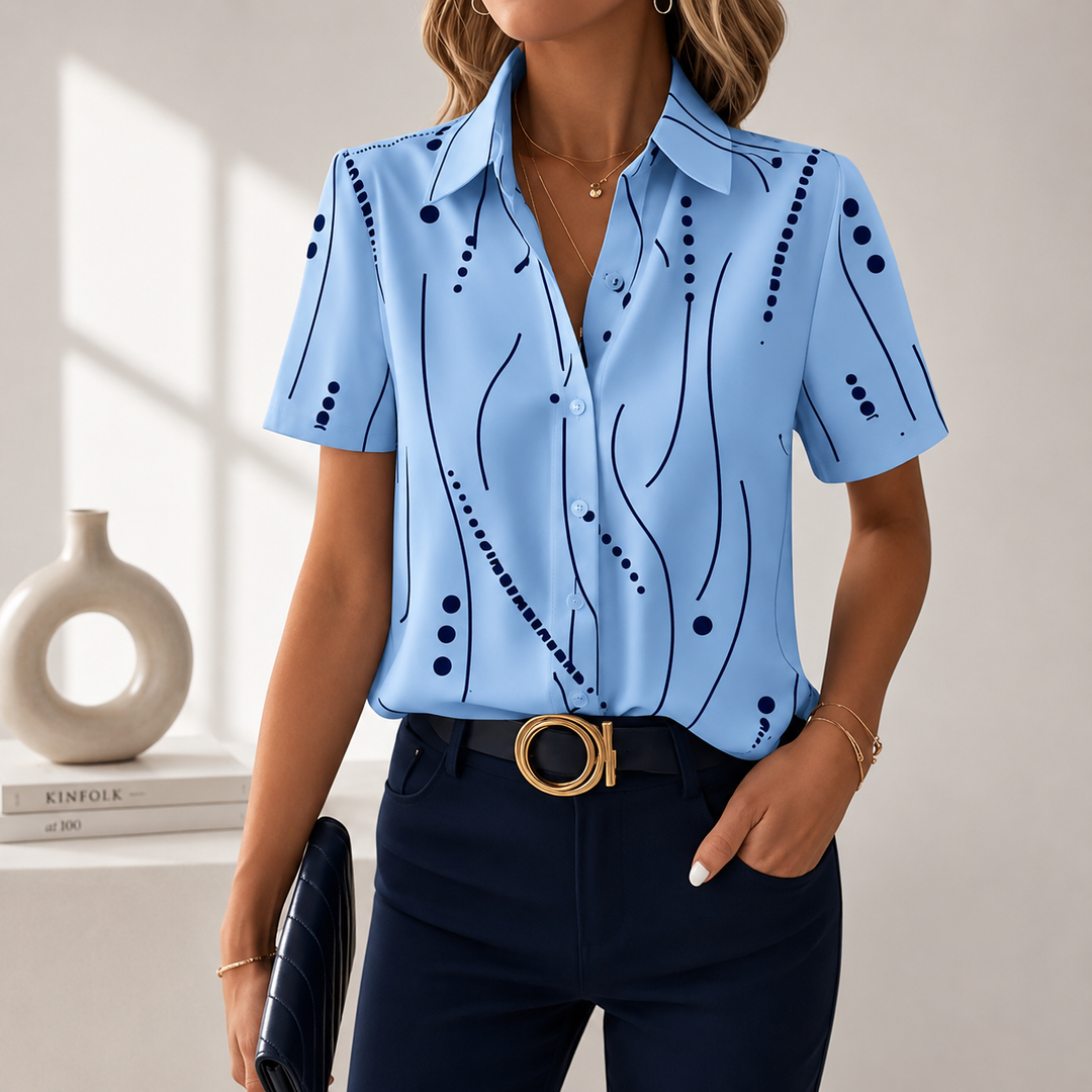 Damenbluse mit abstraktem Muster & Knopfleiste. Elegante Freizeit- & Bürobluse, bedruckt für Damenmode.