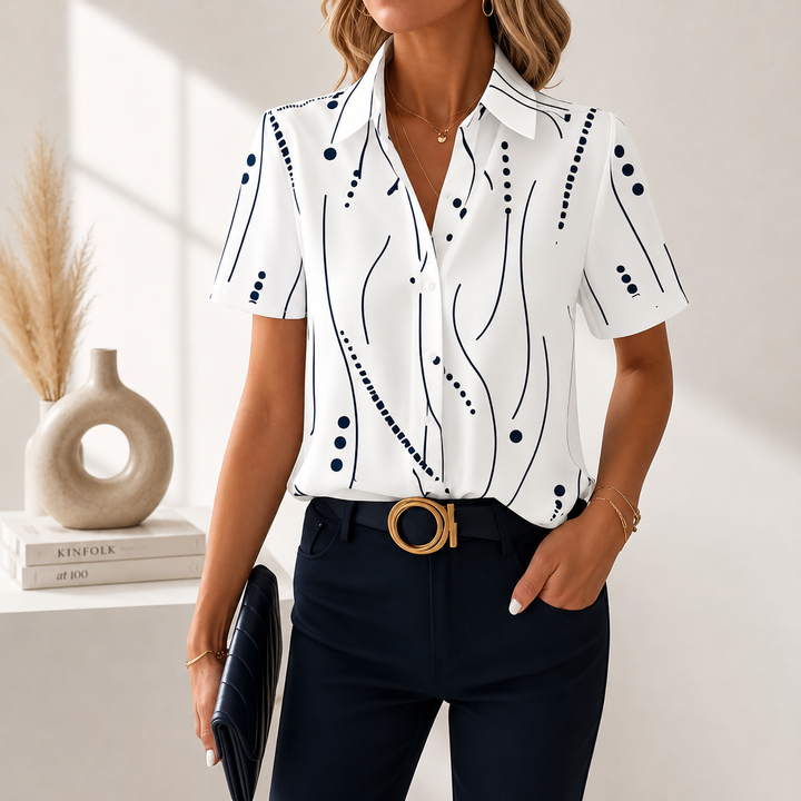 Damenbluse mit abstraktem Muster. Moderne bedruckte Bluse für Damen mit Knopfleiste, elegant für Büro und Freizeit.