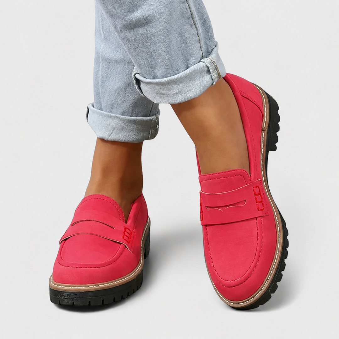 Elegante Damen Slip-On Plateau Loafer mit orthopädischem Fußbett. Bequeme und stilvolle Schuhe für jeden Anlass.