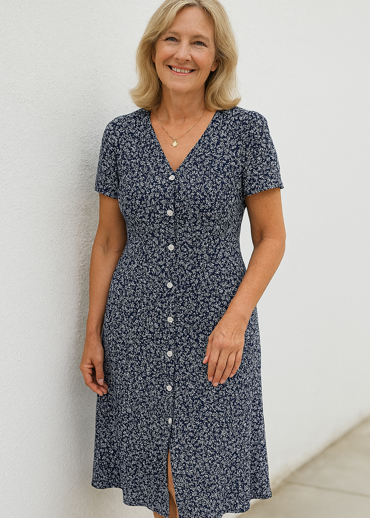 Luftiges Damen Kurzarm-Sommerkleid in Grün mit V-Ausschnitt, Knopfleiste; bequem & stylisch für Freizeit & Strand.