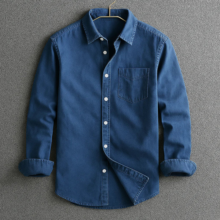Elegantes Herren Hemd mit Umlegekragen in leicht angepasster Slim-Fit Passform, ideal für Business & Freizeit im Frühling.