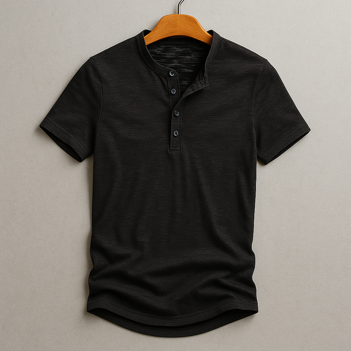 Herren Kurzarm Henley-Shirt in Marineblau. Bequemes, leichtes Freizeithemd mit Rundhals und Knopfleiste für Frühling/Sommer.