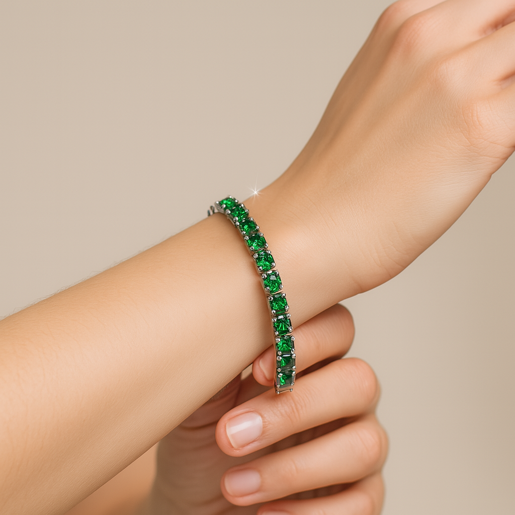 Funkelndes Unisex Tennisarmband mit Zirkonia-Glanz. Eine elegante Gliederkette als Statement-Schmuck.