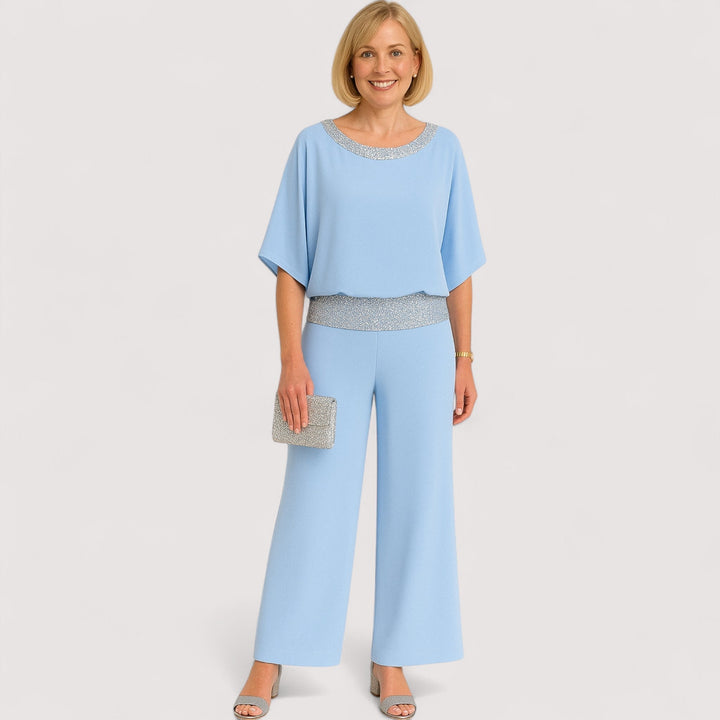 Detailansicht des eleganten Tops mit Fledermausärmeln & subtilen Pailletten. Teil des komfortablen Damen Zweiteiler Sets.