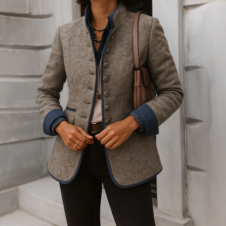 Hochwertiger Damen Cardigan mit Stehkragen, perfekt für elegante Alltags- und Büro-Looks.