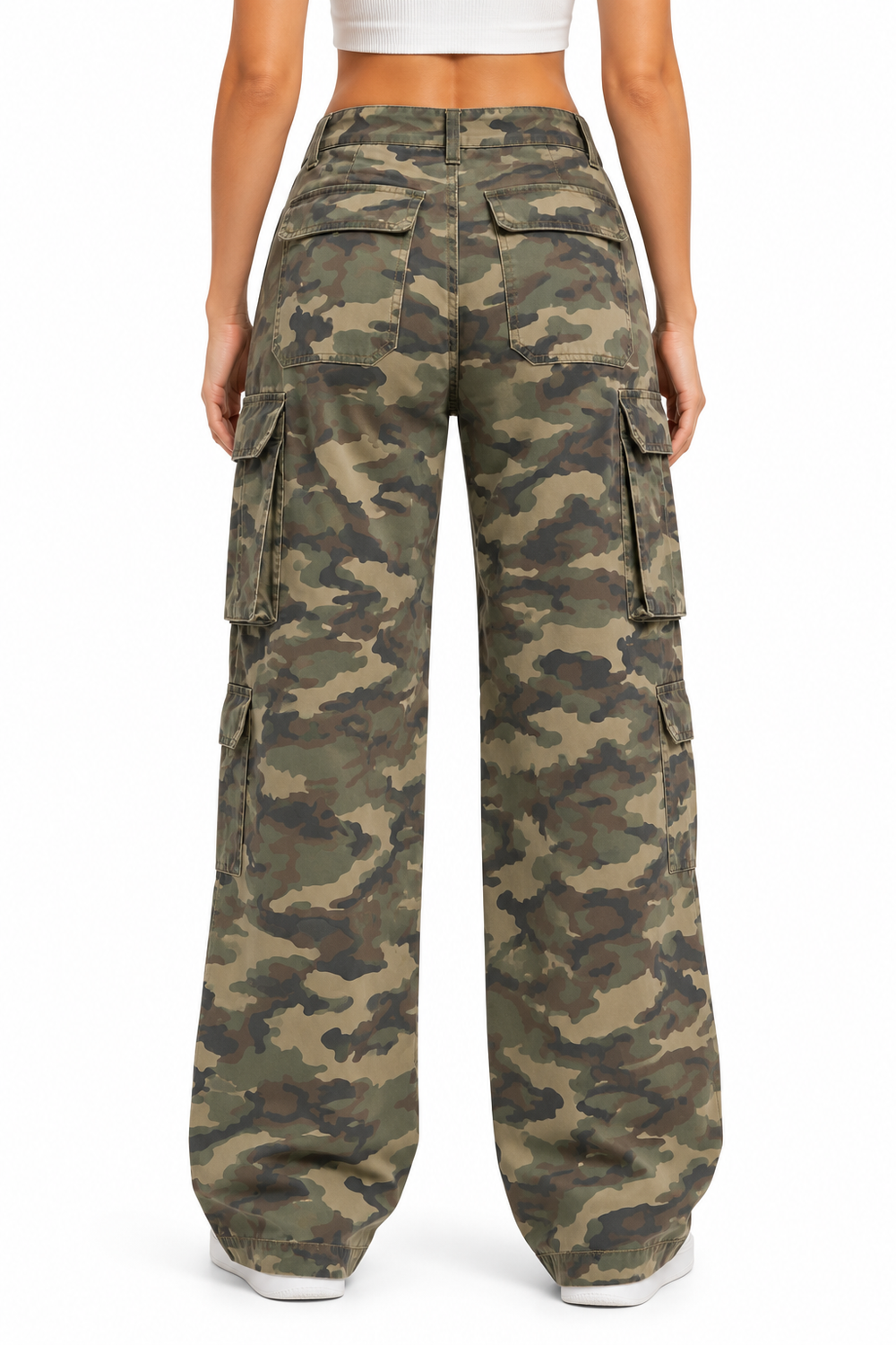 Stylische Damen Camouflage Jeans mit praktischen Cargotaschen und komfortablem Stretchbund.