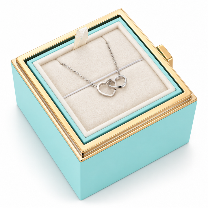 Elegante Rosenbox mit funkelnder Damen Metallkette als Geschenkset. Ein luxuriöses Schmuckgeschenk für sie.