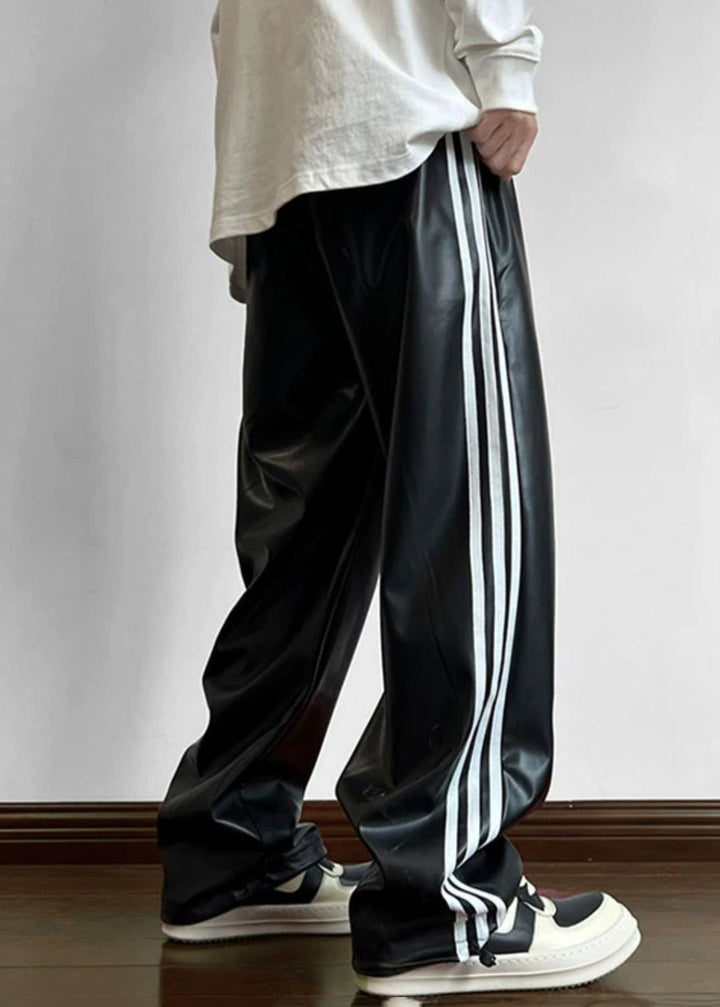 Moderne & komfortable übergroße gestreifte Herrenhose. Stylische Freizeithose mit entspannter Passform für Männer.
