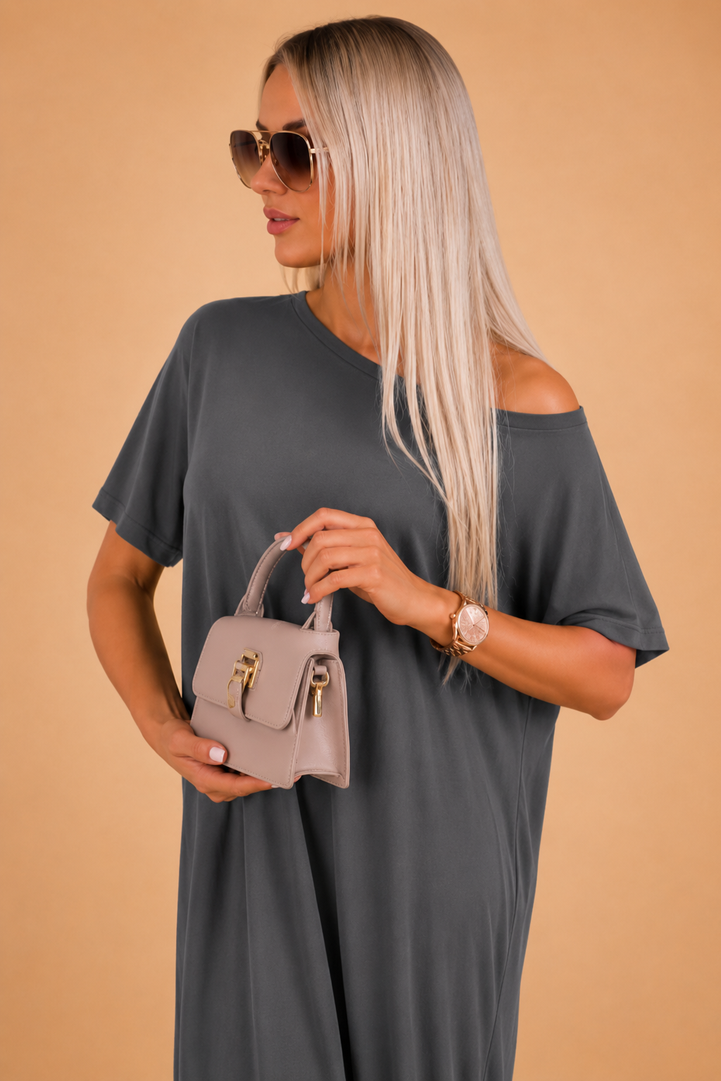 Vielseitiges Damenkleid mit Fledermausärmeln; elegantes Businesskleid, Abendkleid oder Cocktailkleid.