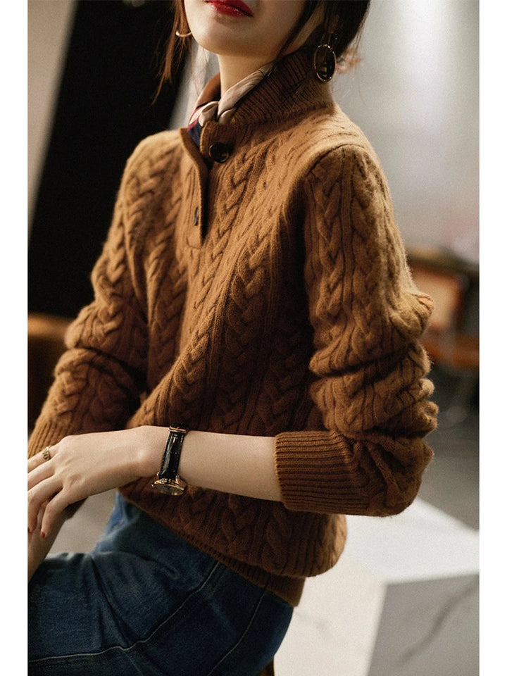 Klassischer grauer Damen Rollkragenpullover mit Zopfstrickmuster für Freizeit & Büro.