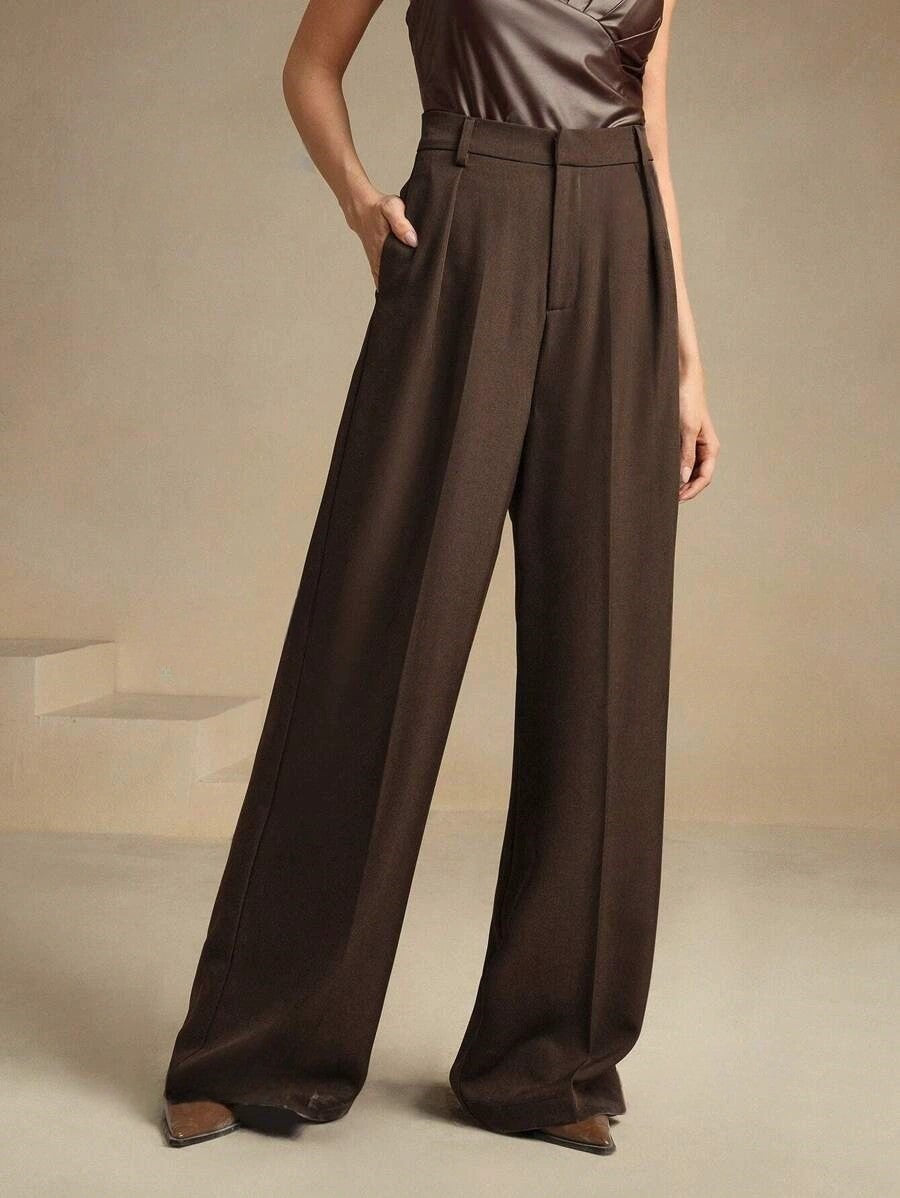 Klassische Damenhose mit weitem Bein, hochtailliert, elegant & komfortabel.