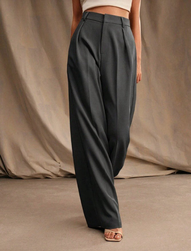 Modische Wide-Leg-Hose für Damen, fließender Stoff & komfortable Passform.
