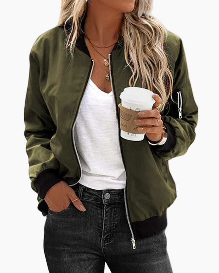 Modische Damen Bomberjacke als leichte Übergangsjacke für Frühling und Herbst. Ideal für Casual & Streetwear.