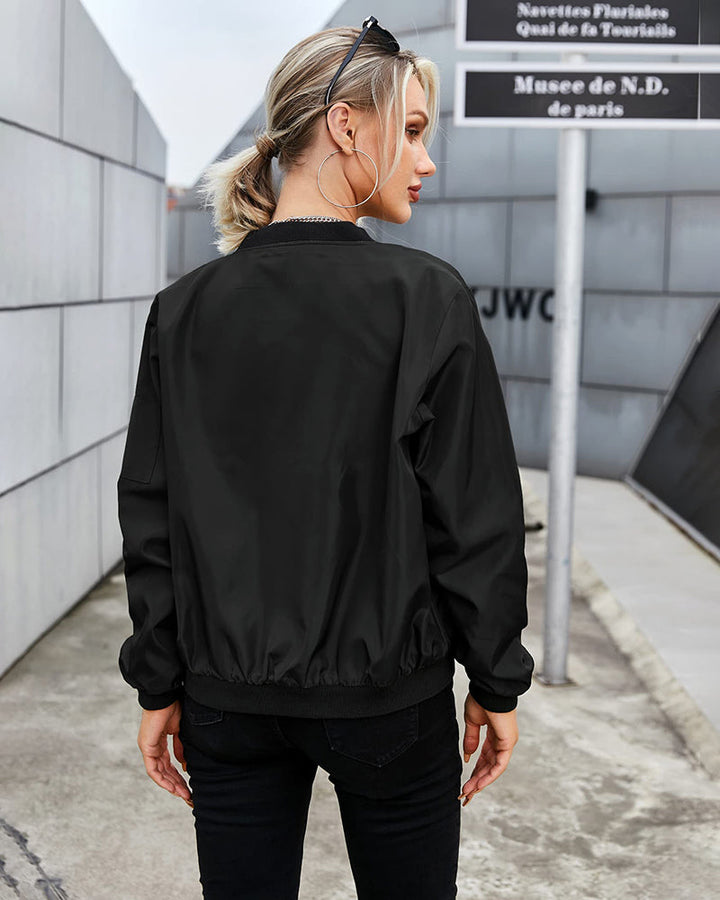 Bequeme Damen Bomberjacke, ideal für Frühling & Herbst. Moderner Schnitt für lässige Eleganz im Alltag.
