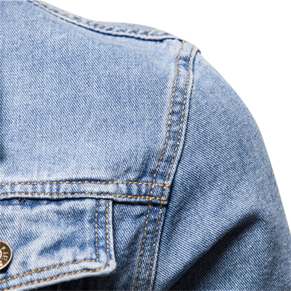 Rückansicht der Herren Jeansjacke Darrel in Dunkelblau, zeigt Regular Fit und Saumdetails.