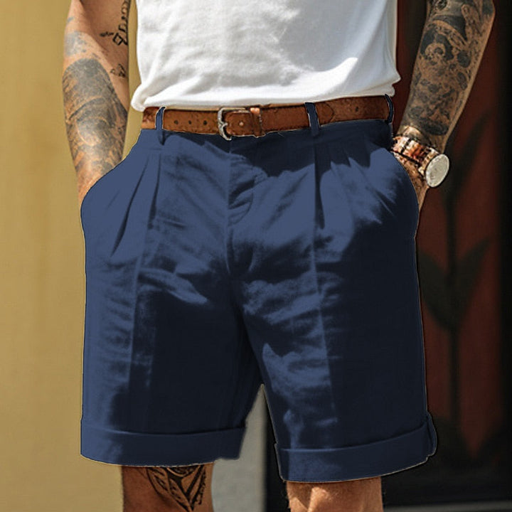 Zeitlose Bundfalten-Herrenshorts Erick für den Sommer. Eine bequeme, lässige & stilvolle Wahl für Männer.