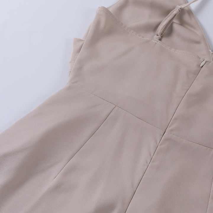 Festliches Damenkleid Elara, Spaghettiträger, rückenfrei & drapiert, perfekt für Abendveranstaltungen.