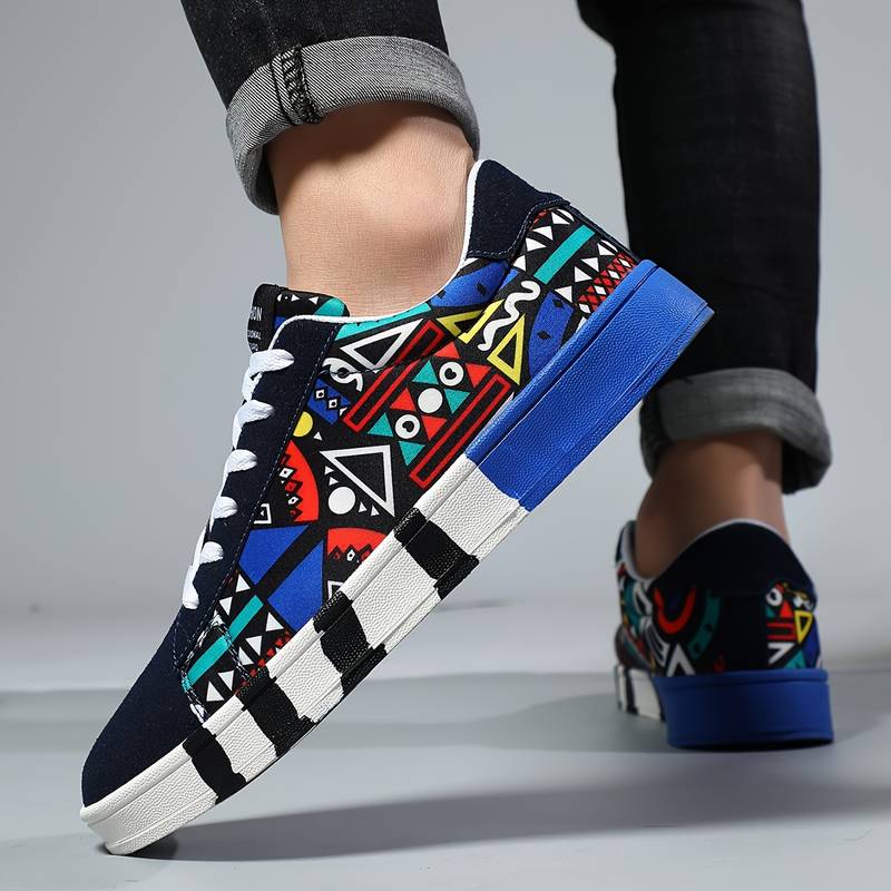 Vibranter Herren Sneaker in bunten Farben mit Graffiti-Muster, perfekt für einen modischen Auftritt.