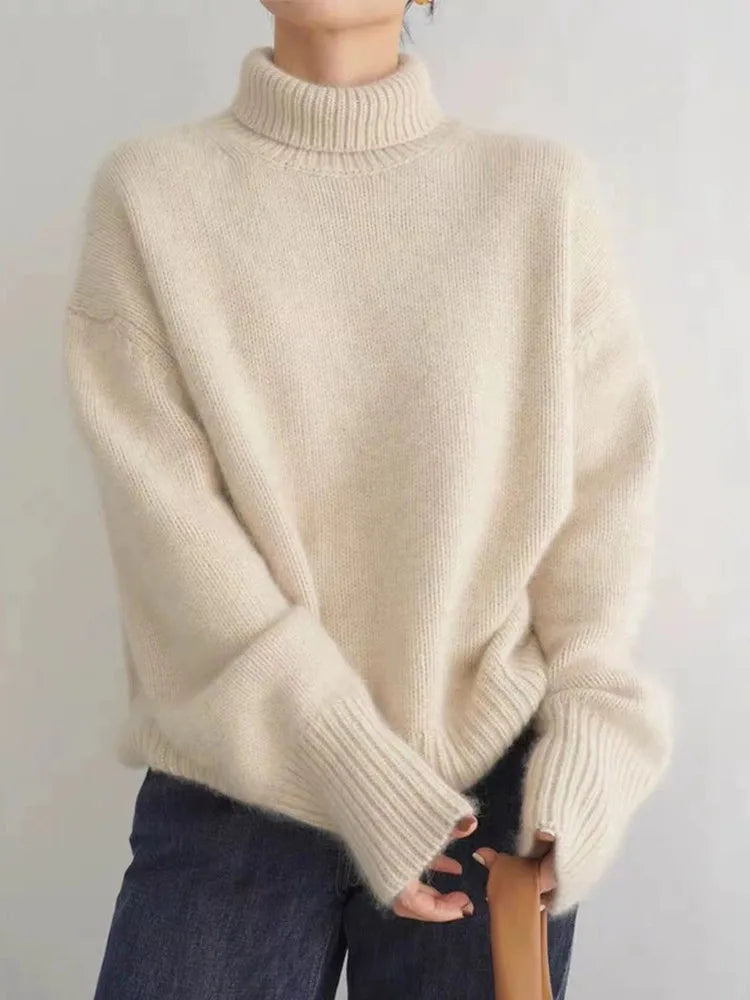 Kuscheliger Damen Langarmpullover mit Rollkragen, ideal für entspannte Momente und wohlige Wärme.
