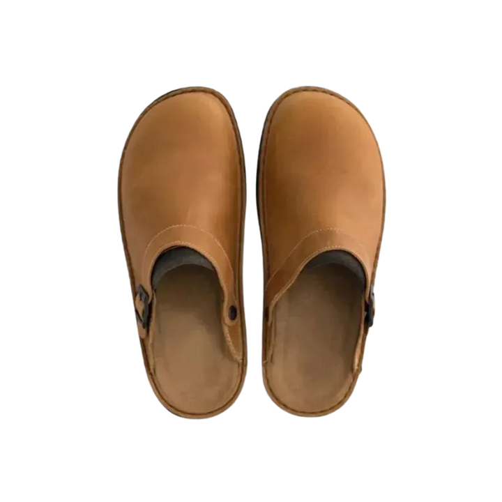 Helle, cremefarbene Damen Clogs. Modische Schlüpfschuhe, perfekt für Sommer und Freizeit.