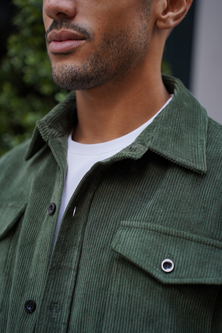 Vielseitiges Herren Langarm-Oberhemd, ideal für Alltag, Freizeit, Frühling & Herbst. Herrenmode.