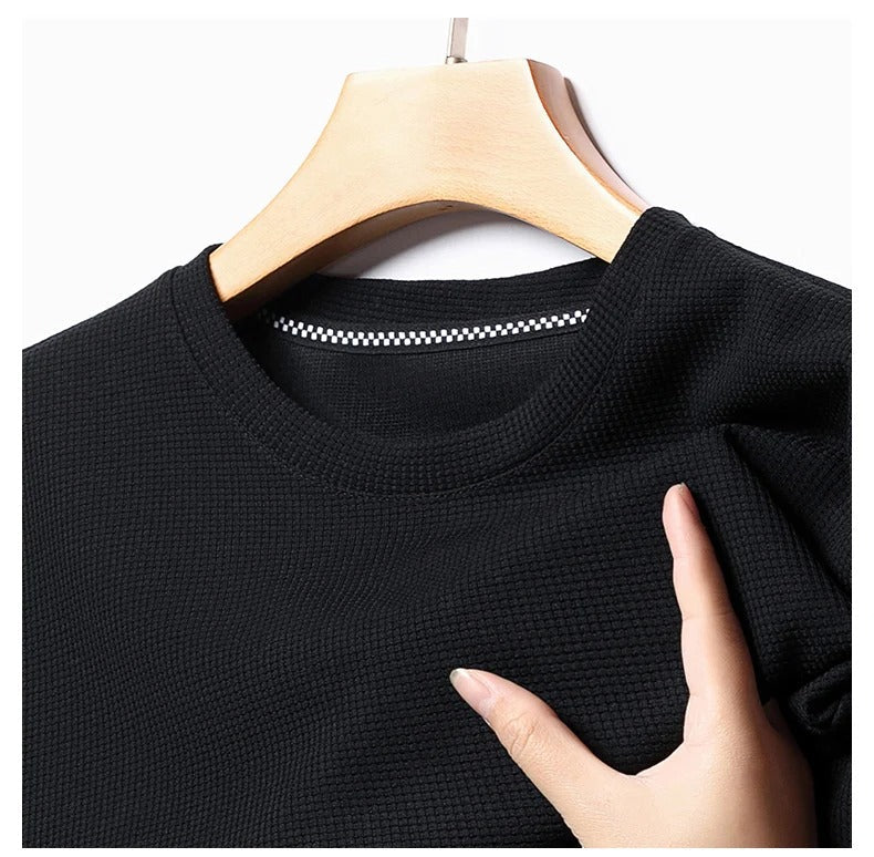 Leichtes Herren T-Shirt mit Rundhals, Kurzarm. Atmungsaktives Netzdesign für maximalen Komfort.
