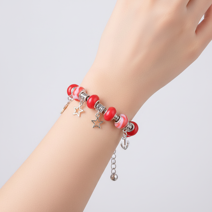 Vielfältiges Bastelset für Kinder: Kreieren Sie bunte DIY Armbänder mit Perlen und Zubehör.