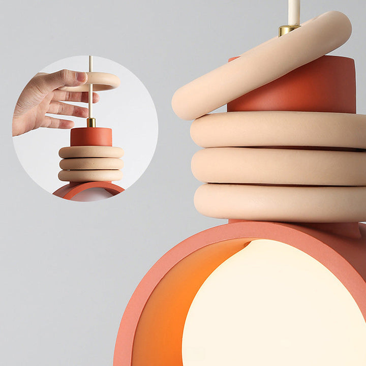 Designlampe modern mit lebhaftem Farbmix; ideal als attraktive Wohnzimmer-Deckenlampe.
