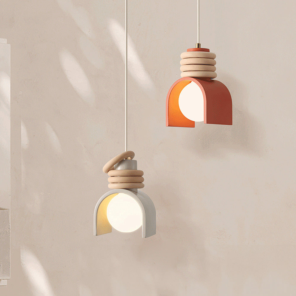 Dekorative Deckenleuchte mit lebendigen Farben; bringt modernes Design in jedes Zuhause.