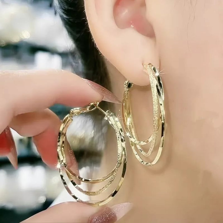 Elegante, mehrschichtige Damen Creolen in Gold, hypoallergen und nickelfrei für empfindliche Ohren.