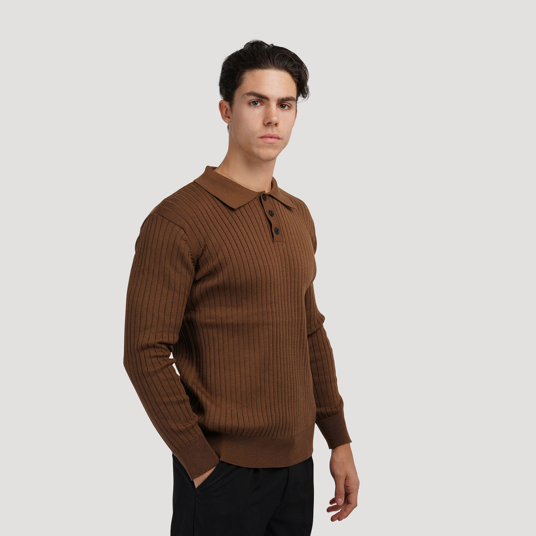 Komfortables Herren-Langarm-Poloshirt mit Rippstruktur. Eleganter Strick und Knopfleiste für entspannte Tage.