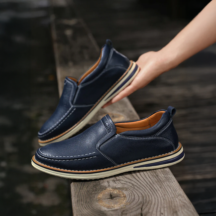 Stilvolle Herren Slip-On Loafer in Braun, Schwarz oder Blau. Vielseitige Freizeitschuhe & elegante Alltagsschuhe.