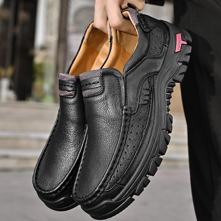 Stilvolle Herren Schlupfstiefel in Braun. Komfortable Halbstiefel mit Fußgewölbeunterstützung und rutschfester Sohle.