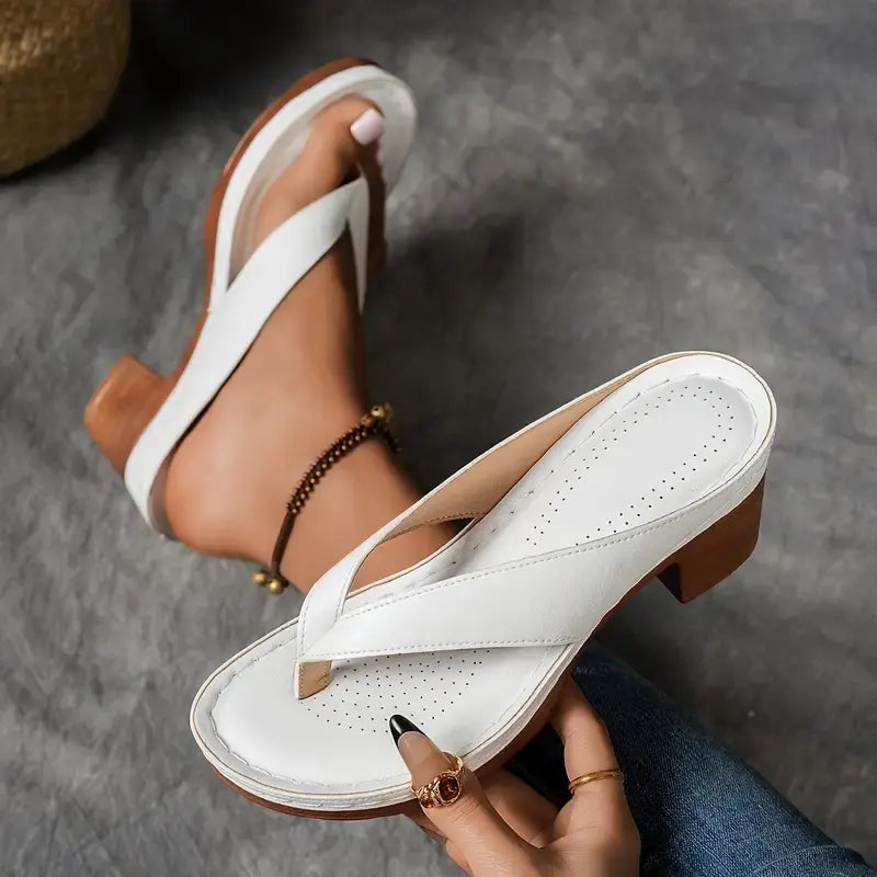 Goldene Damen Sandalen mit orthopädischem Fussbett, elegante & bequeme Sommerschuhe.