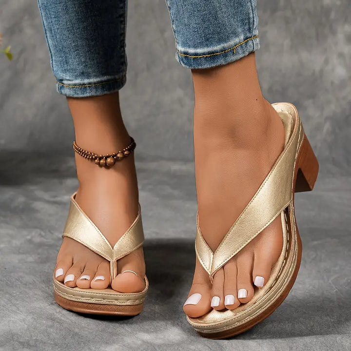 Orthopädische Damen Sandalen in Schwarz, bieten optimalen Fusskomfort für den ganzen Tag.