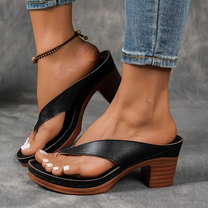 Leichte Damen Sandalen in Schwarz, modisch & bequem, ideal als Sommerschuhe mit gutem Halt.