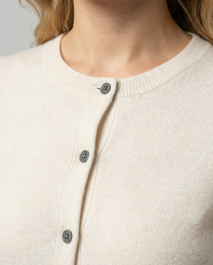Vielseitiger Damen Strick-Cardigan, langarm, mit V-Ausschnitt, ideal zum Layering im Alltag.