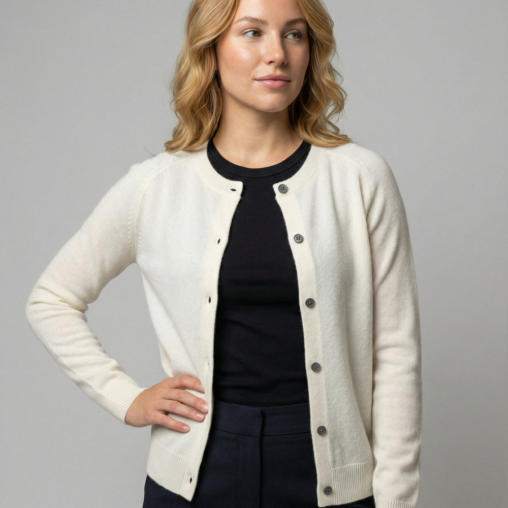 Eleganter Damen Strick-Cardigan, langärmlig, mit V-Ausschnitt & praktischer Knopfleiste.