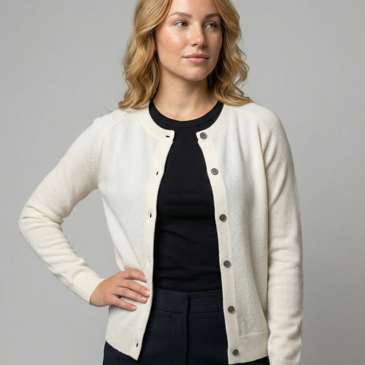 Eleganter Damen Strick-Cardigan, langärmlig, mit V-Ausschnitt & praktischer Knopfleiste.