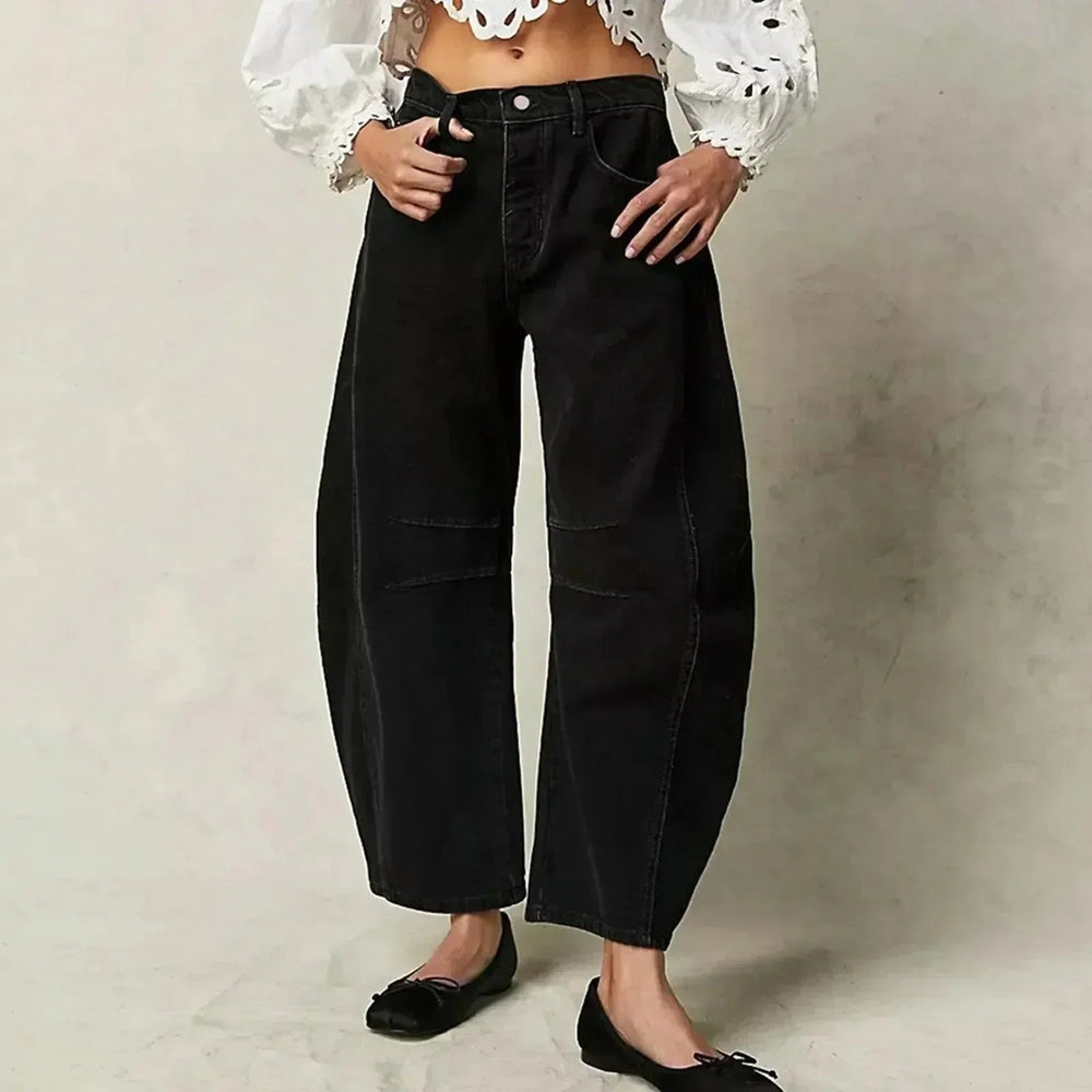 Bequeme Damen High-Waisted Jeans mit weitem Bein und elegantem Schnitt, ideal für Freizeit und Alltag.