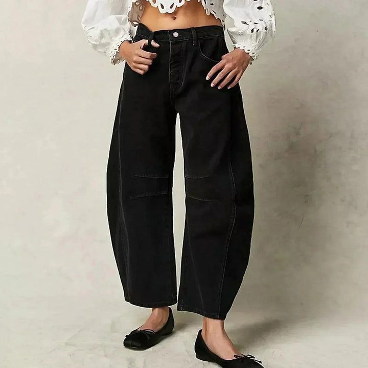 Bequeme Damen High-Waisted Jeans mit weitem Bein und elegantem Schnitt, ideal für Freizeit und Alltag.