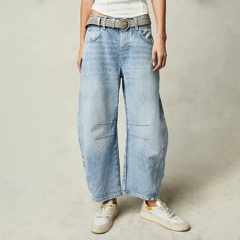 Vielseitige High-Waisted Damenjeans mit weitem Bein für einen eleganten & bequemen Look in Freizeit & Alltag.