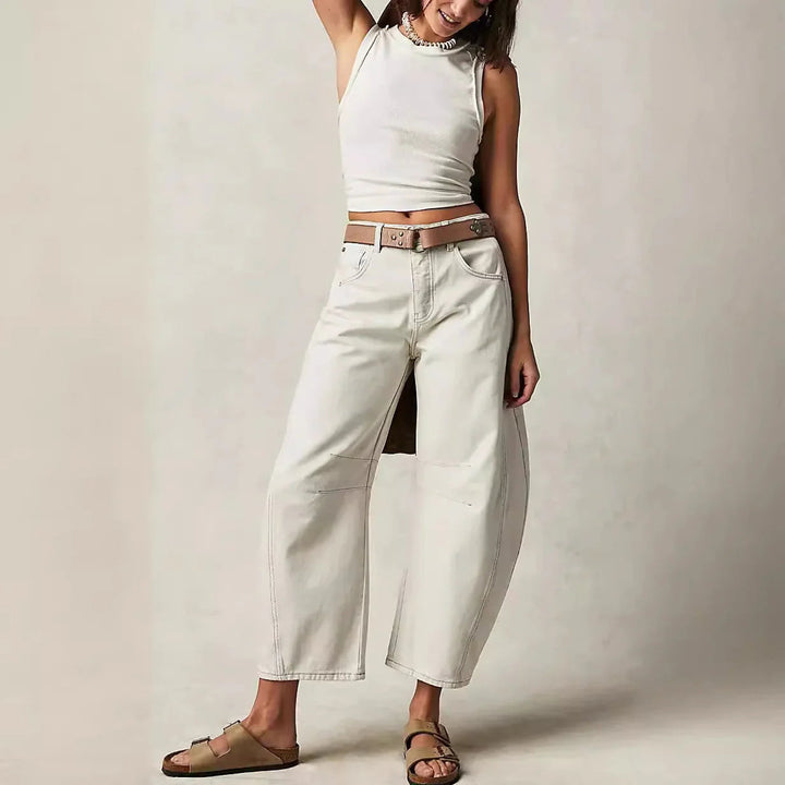 Komfortable Damen High-Waist Jeans mit weitem Bein, perfekt für einen entspannten, modernen Casual-Look.