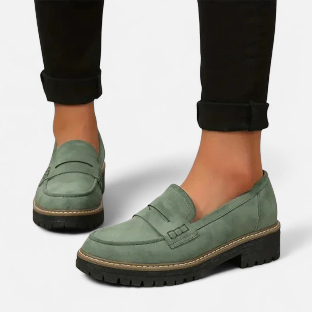 Business-taugliche Damen Plateau Loafer, klassisch & komfortabel, mit stilvollem, niedrigem Absatz.