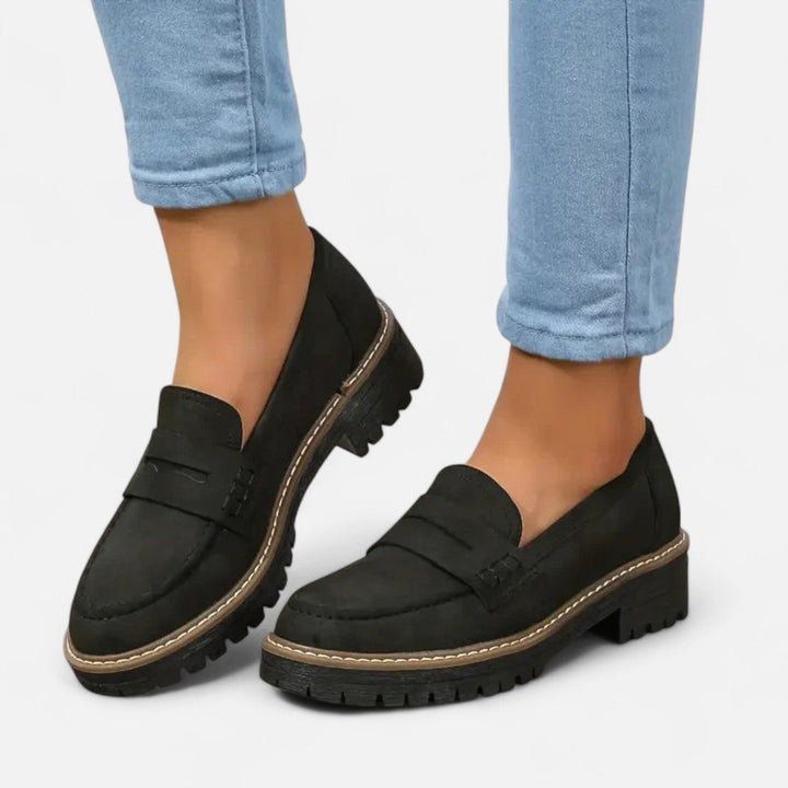 Plateau Loafer Damen: Trendige Absatzschuhe mit Komfort. Niedriger Absatz für optimalen Halt.