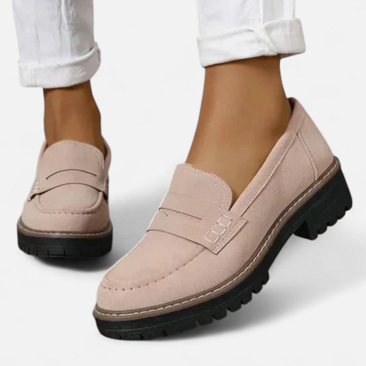 Damen Plateau Loafer mit niedrigem Absatz, stilvoll & komfortabel. Ideal für Business & Alltag.