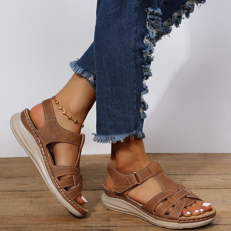 Robuste Damen Walking Sandalen, ideal für leichte Wanderungen & Outdoor-Aktivitäten; verstellbar und leicht.