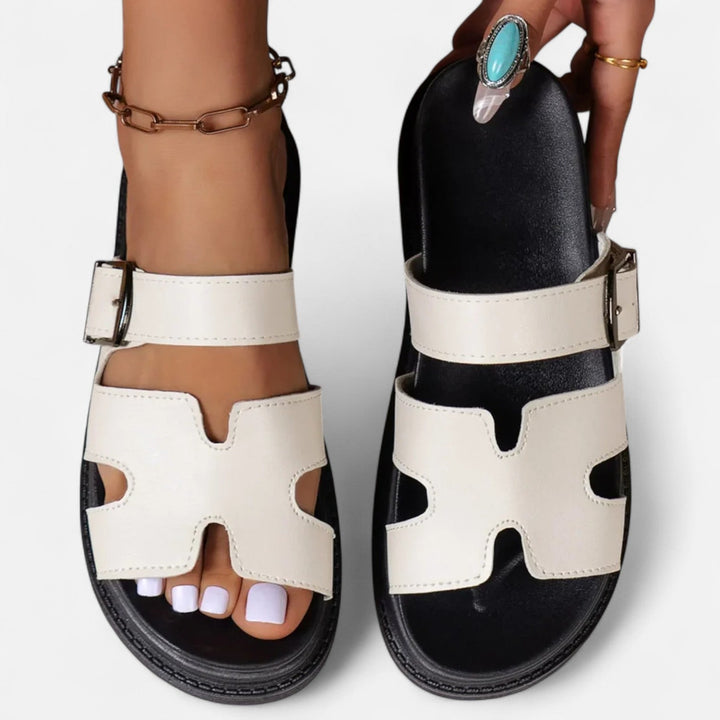 Seitenansicht der stilvollen Damen Walkingschuhe. Gelenkschonend, leicht & mit optimaler Dämpfung für lange Touren.
