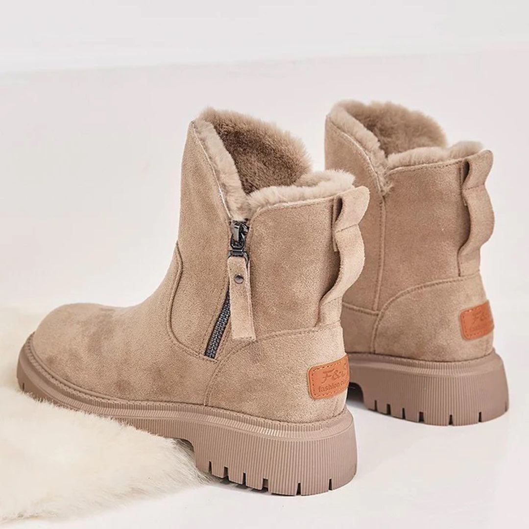 Rutschfeste Profilsohle der eleganten Damen-Herbststiefel für sicheren Halt bei Nässe. Bequeme Winterstiefel.